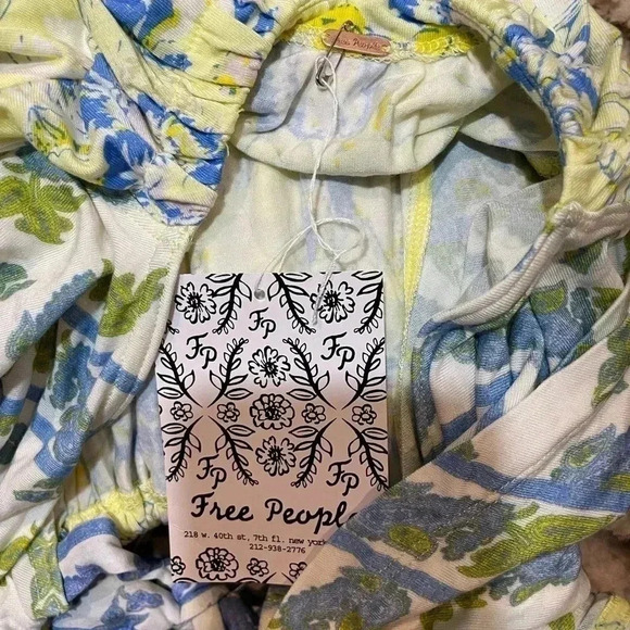 Free People Top Floral Yellow Blue White  NWT Size XS - Picture 5 of 6